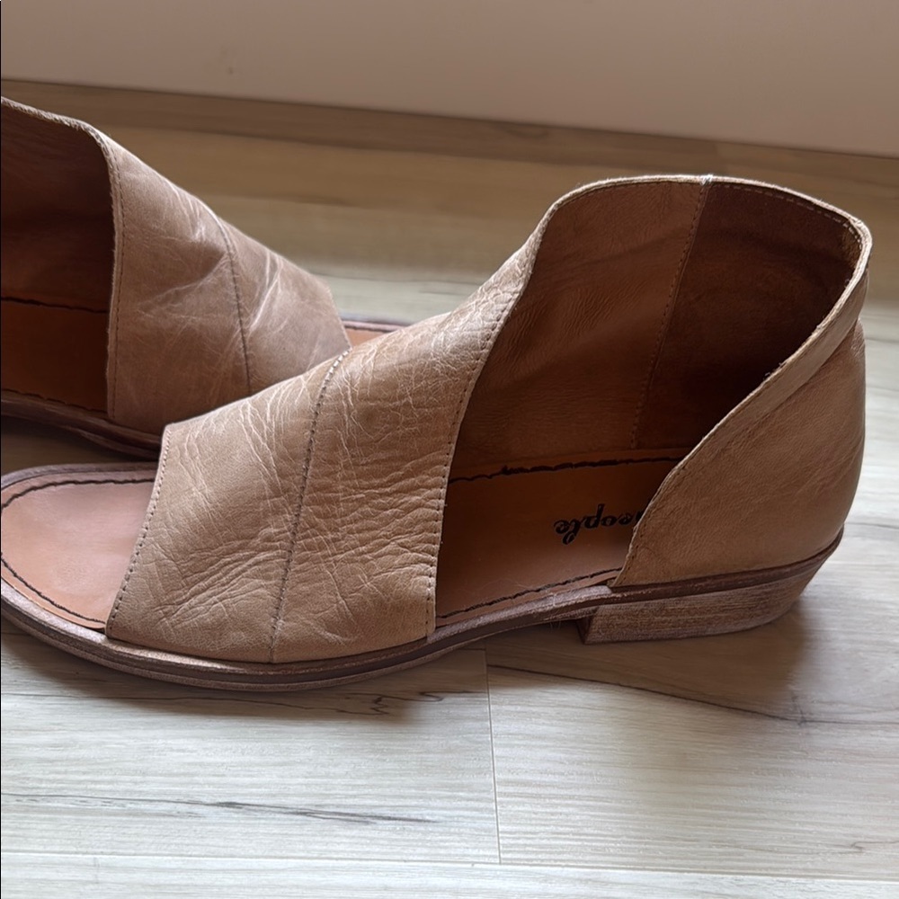 FREE PEOPLE Leather Mont Blanc Tan/Beige Wrap SANDALS/SHOE...
Sz 38 1/2 - Picture 2 of 15
